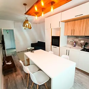Preciziei Retreat Ap With Parking And Self Check In Bucureşti